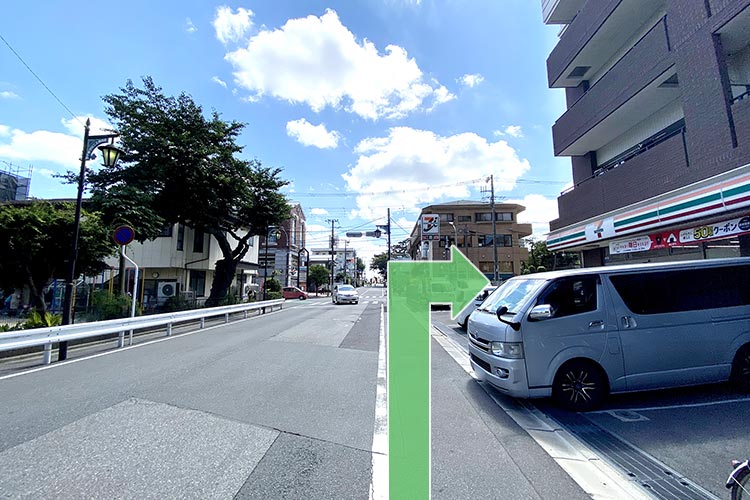 ３．一つ目の信号　春日2丁目交差点を右折。右手にセブンイレブンがあります。